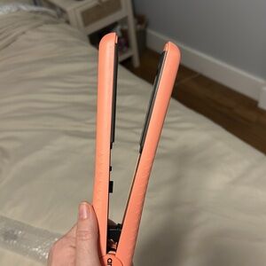 Amika AM5570 ceramic straightener!